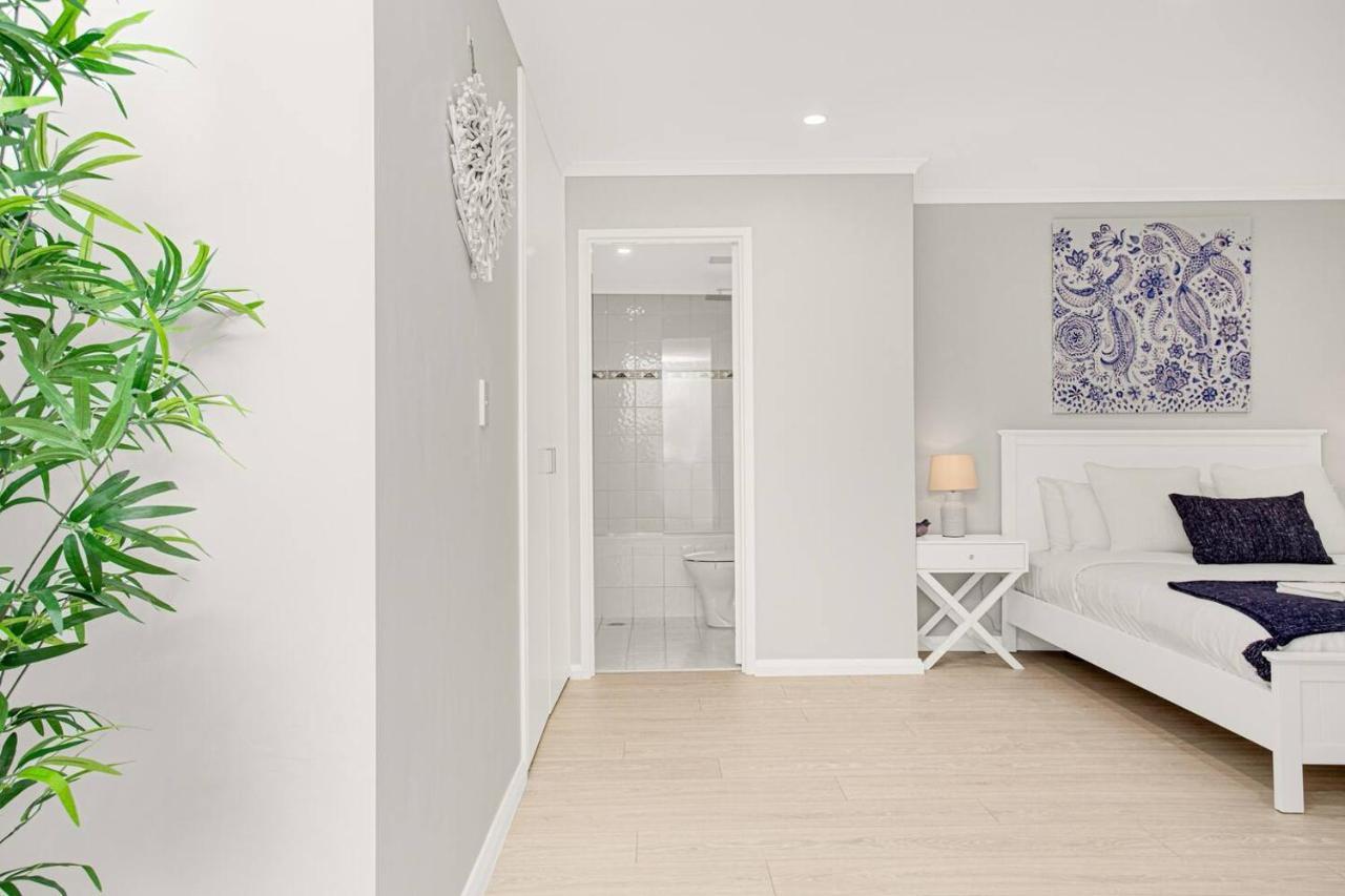 'the Crows Nest' Spacious With Balcony Appartamento